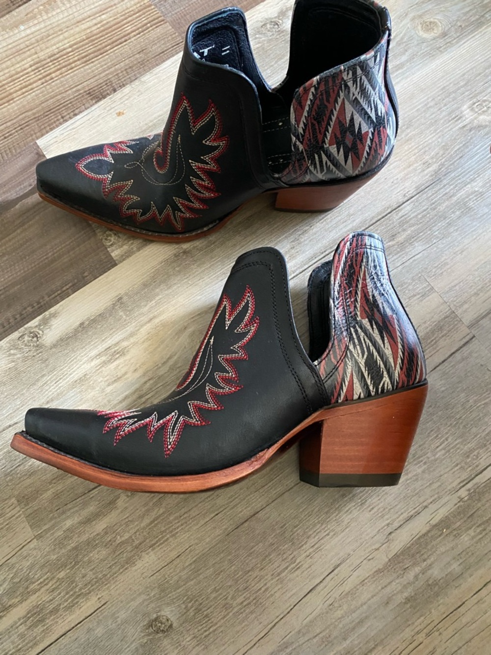 ‼️SOLD‼️Ariat Dixon Booties Size 8.5